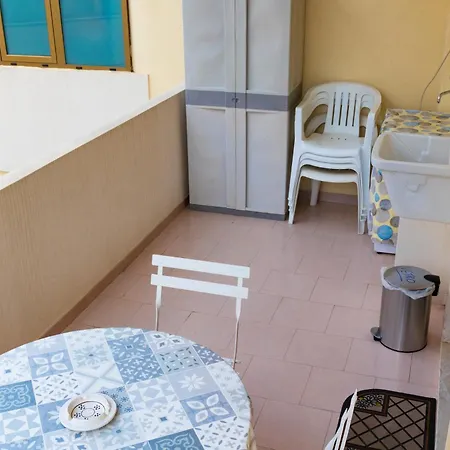 Daire Alle's House *